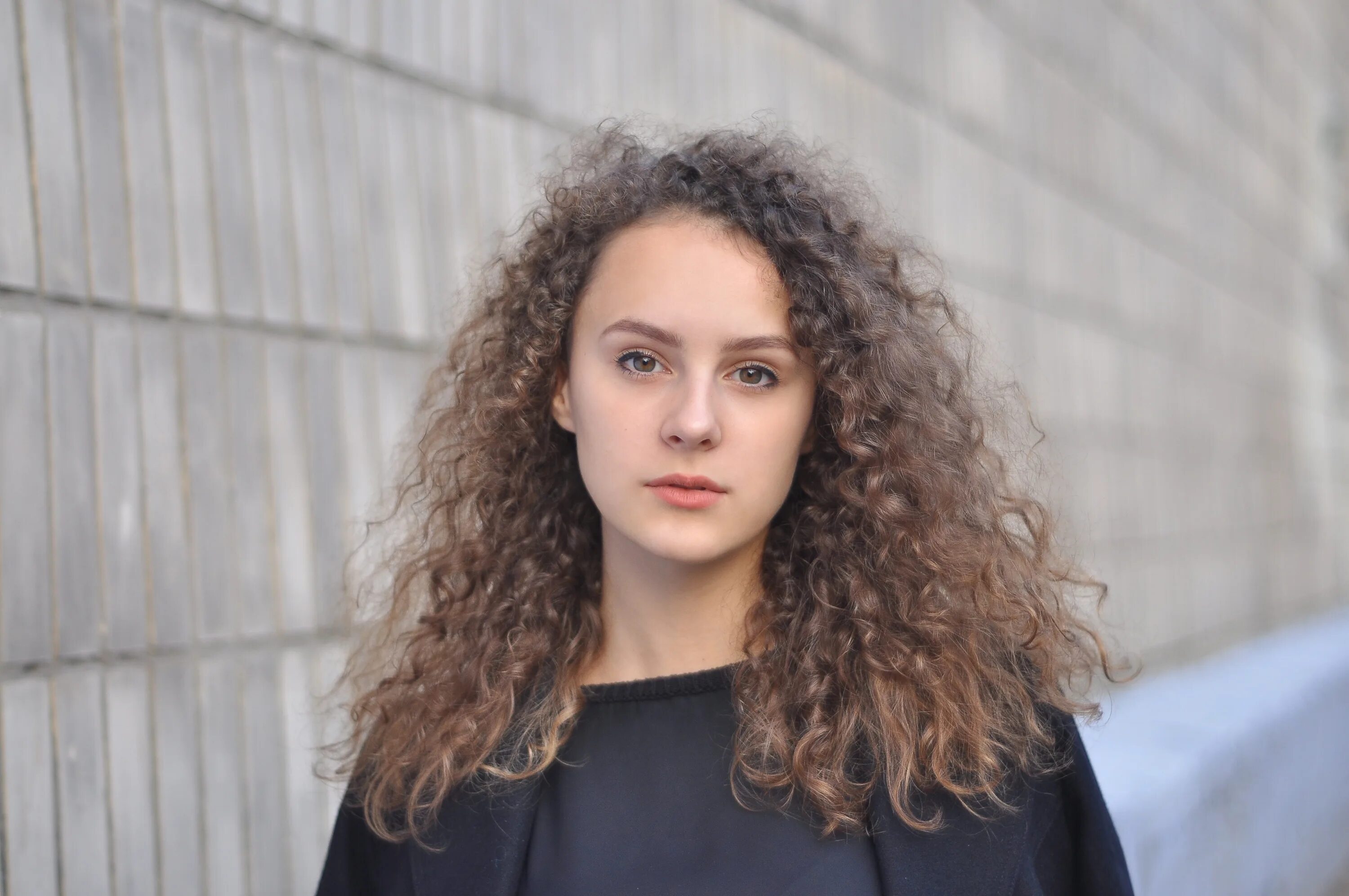 Керли герлз. Curly girl. Кудрявые волосы у девушек. Кудрявая девушка. Curly girl.
