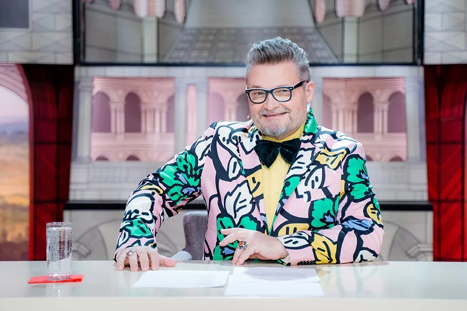 Александр васильев модный приговор. Александр васильев 2022. Алексадрыр васильев модный приговор. Почему поменяли ведущего модного приговора. Александр васильев ведущий.