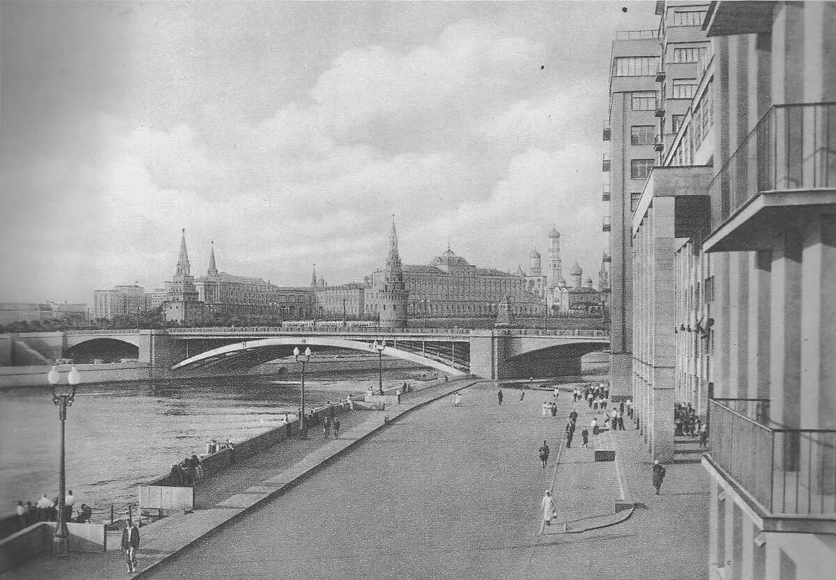 Каменный мост 1943. Большой каменный мост, Москва, Берсеневская набережная. Большой каменный мост в Москве Щуко. Большой каменный мост 1938. Москва большой каменный мост 1938.