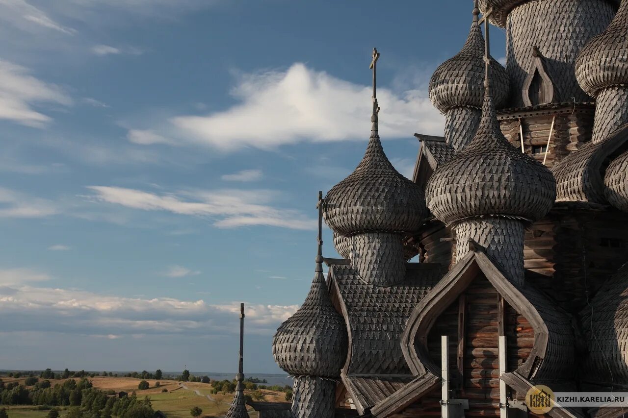 Кижи сколько куполов. Кижи музей заповедник купола. кижи церковь преображения купола. купола преображенской церкви кижи. кижский погост преображенская церковь.