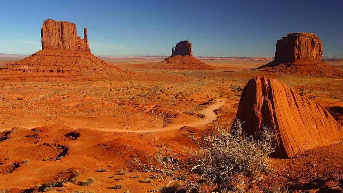 10 самых больших пустынь в мире. Штат Юта Долина монументов. Долина монументов Северная Америка. Долина монументов Аризона. Долина монументов (штат Аризона).