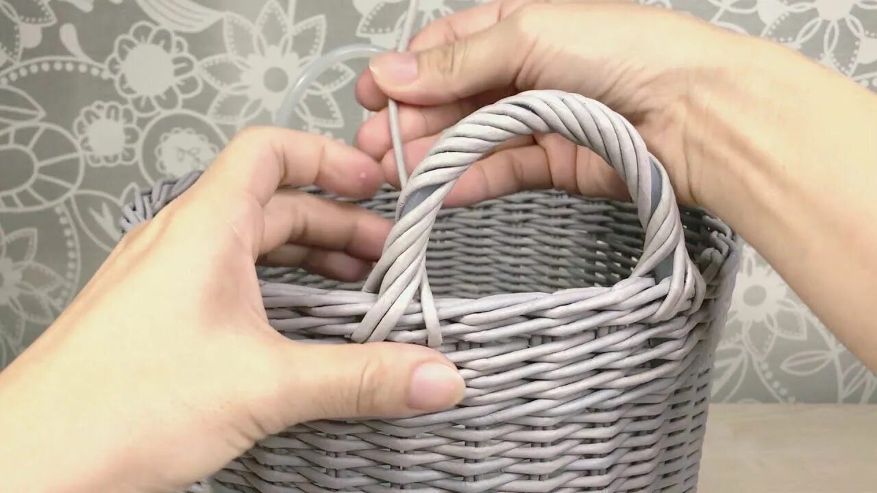 Ротанг сплести ручку. Витая ручка из бумажной лозы. плетение ручки для корзины из ротанга. корзинки из бумажной лозы плетение ручки. плетение витой ручки.