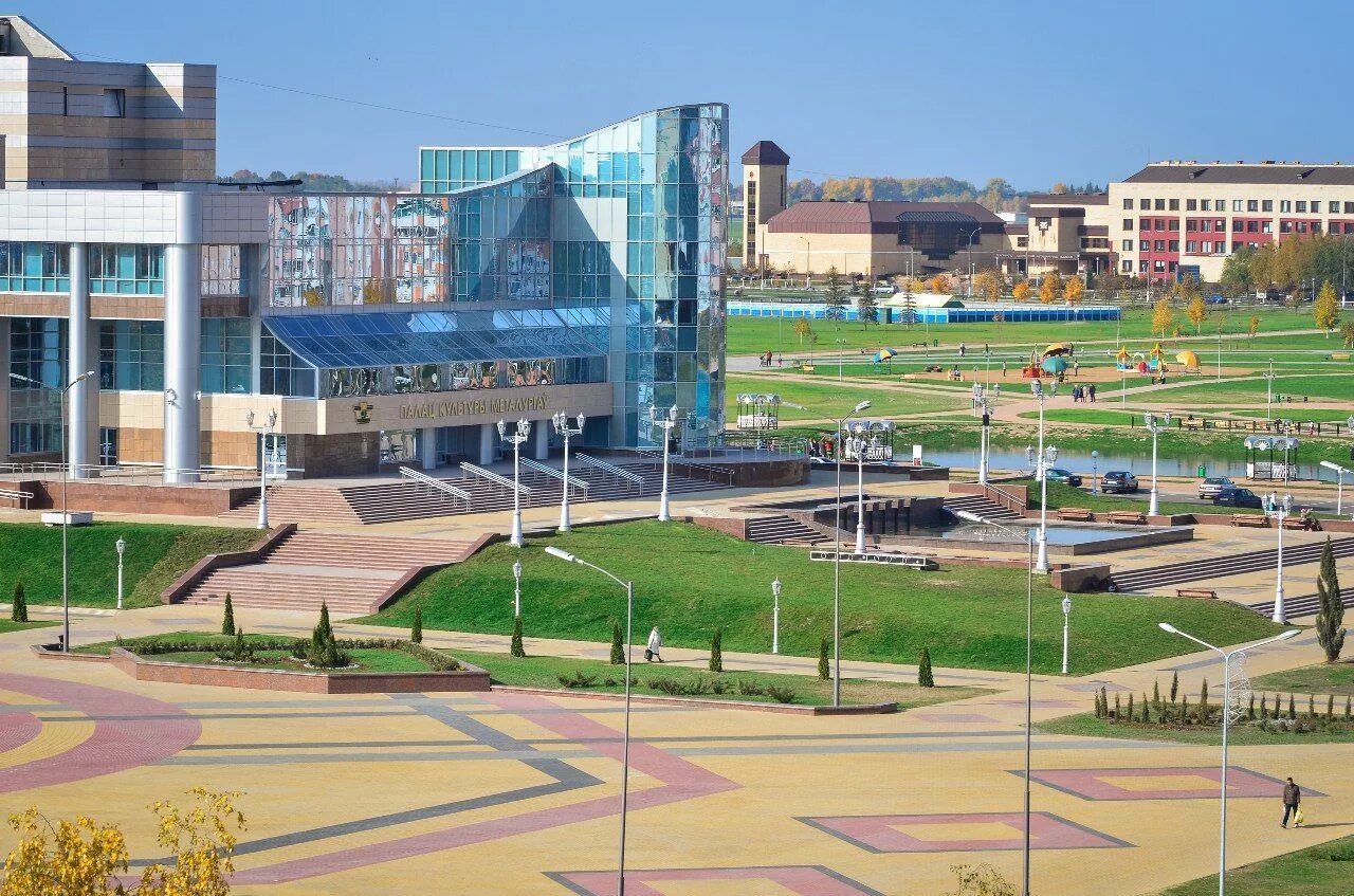 Жлобин жд вокзал. Металлург (ледовый дворец, жлобин). Жлобин беларусь достопримечательнос. Дворец металургов жлобине. Беларусь жлобин парк.