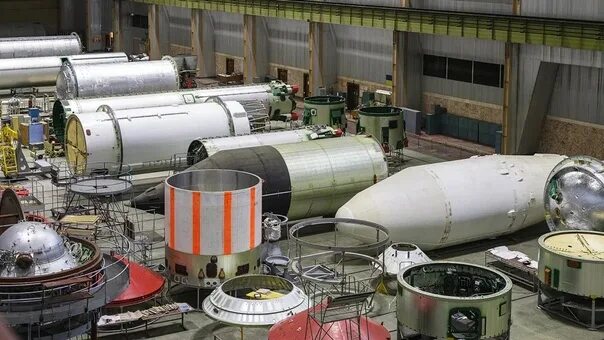 Завод южмаш последствия фото Massive Russian Strikes On Yuzhmash Plant In Dnepropetrovsk Destroys Industrial