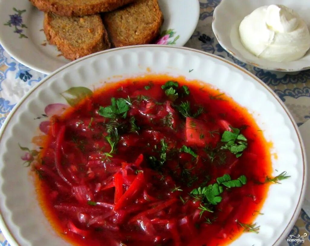 Щи со свежей свеклой. Борщ с краснокочанной капустой и свеклой. красные щи. щи с красной капустой. щи из красной капусты.