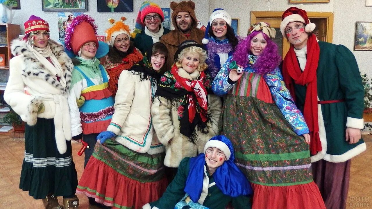 Костюм для щедрования. Костюмы на колядки. Как можно одеться на коляду. Одежда на коляду. Наряды на колядки.