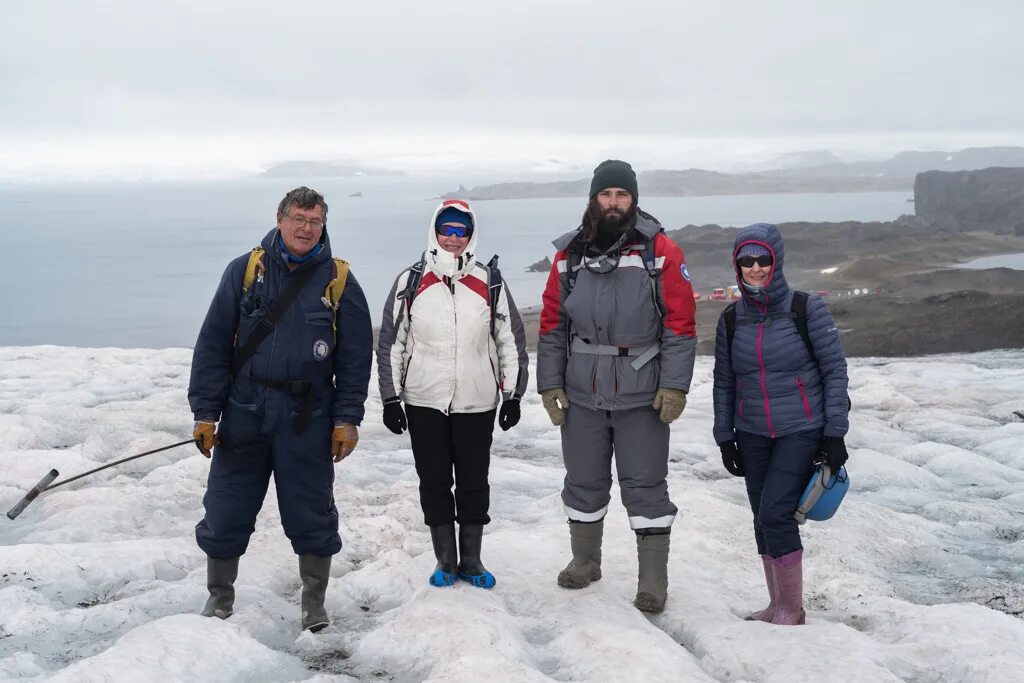 Вахта в антарктиду вакансии. Брошенная техника в антарктиде фото. Попенко александр антарктида. Арктика север вахта. Вахта в антарктиду вакансии.