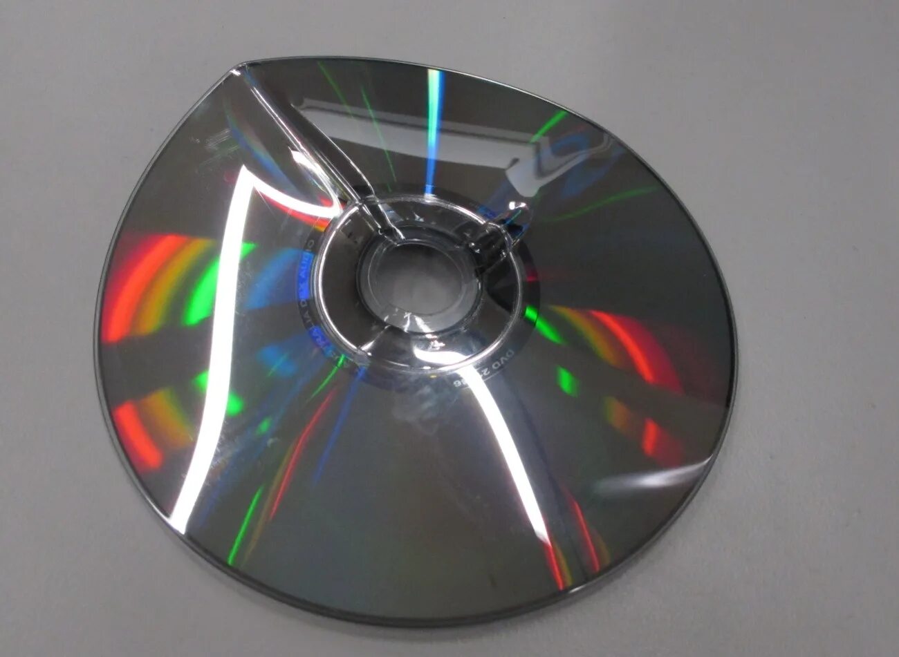 Проверить cd диск. Оптический диск ps5. огромные cd диски. cd ,dvd диск кубик. оптический диск неон.