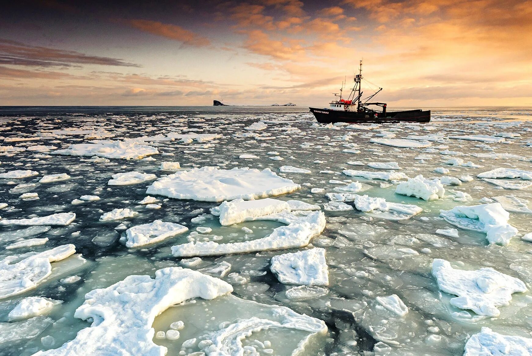 Карское море и северно Ледовитый океан. Баренцево море и Северный Ледовитый океан. Ямал Карское море. Северный Ледовитый океан Берингово море. Тихо ночью покрывает лед