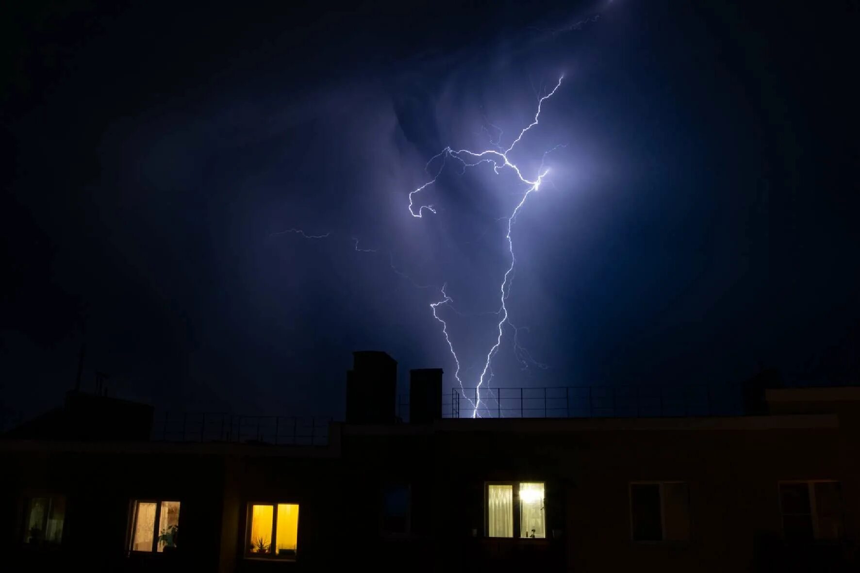 Сейчас есть гром. Сейчас есть гром. Мощная гроза. Гром. Сейчас есть гром.