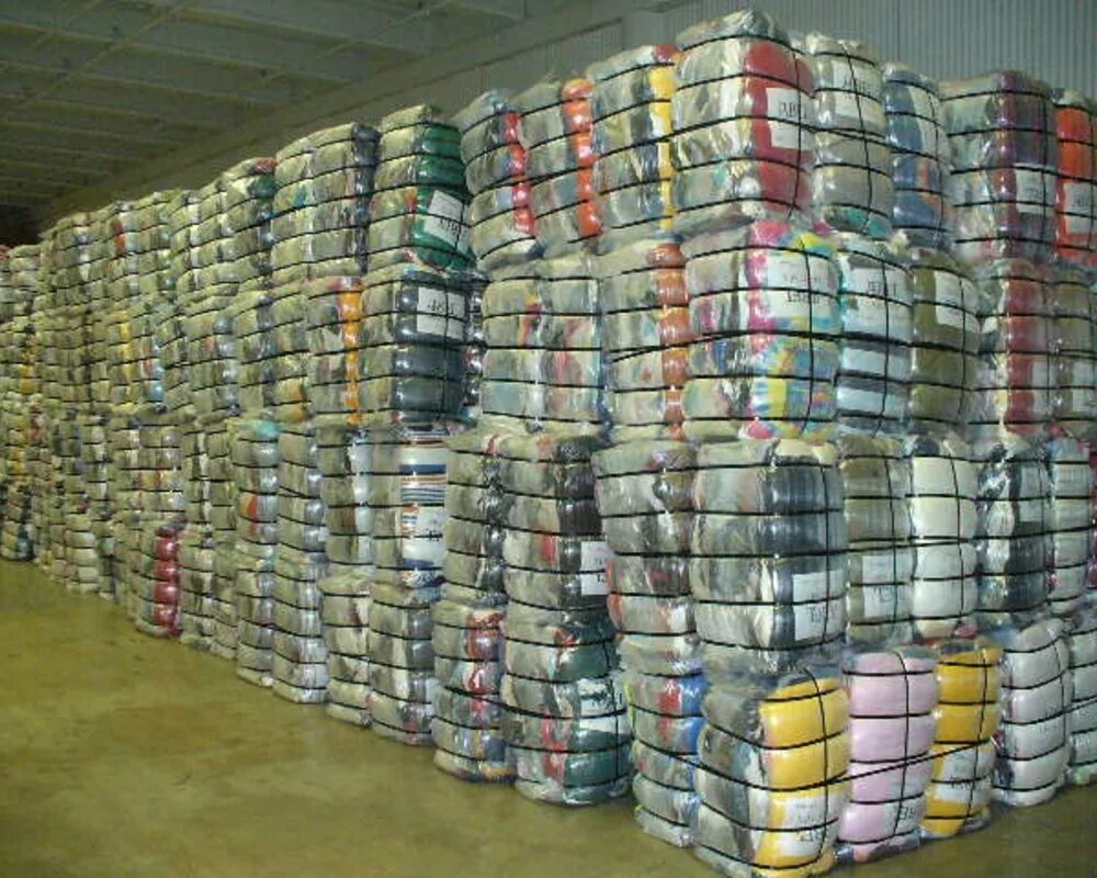 Оптовые склады стока. Склад игрушек. Мешок одежды секонд хенд. Руб оптом. Поставка товаров из китая.