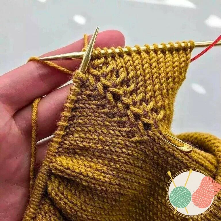 Регланная линия из 2 петель. Красивый реглан. Как красиво прибавлять петли в реглане сверху. Петля реглана спицами. Красивая линия реглана спицами.