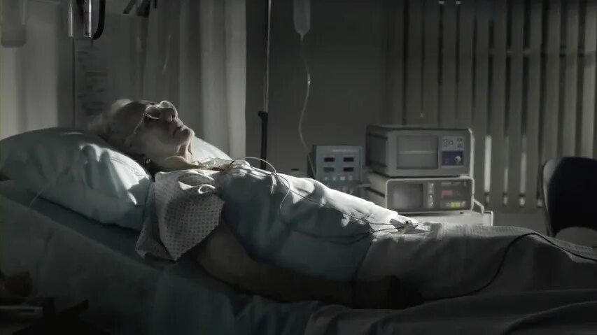 Умершая мама в кровати. Старушка спит. Больная бабушка в кровати. Старушка спит. Умершая мама в кровати.