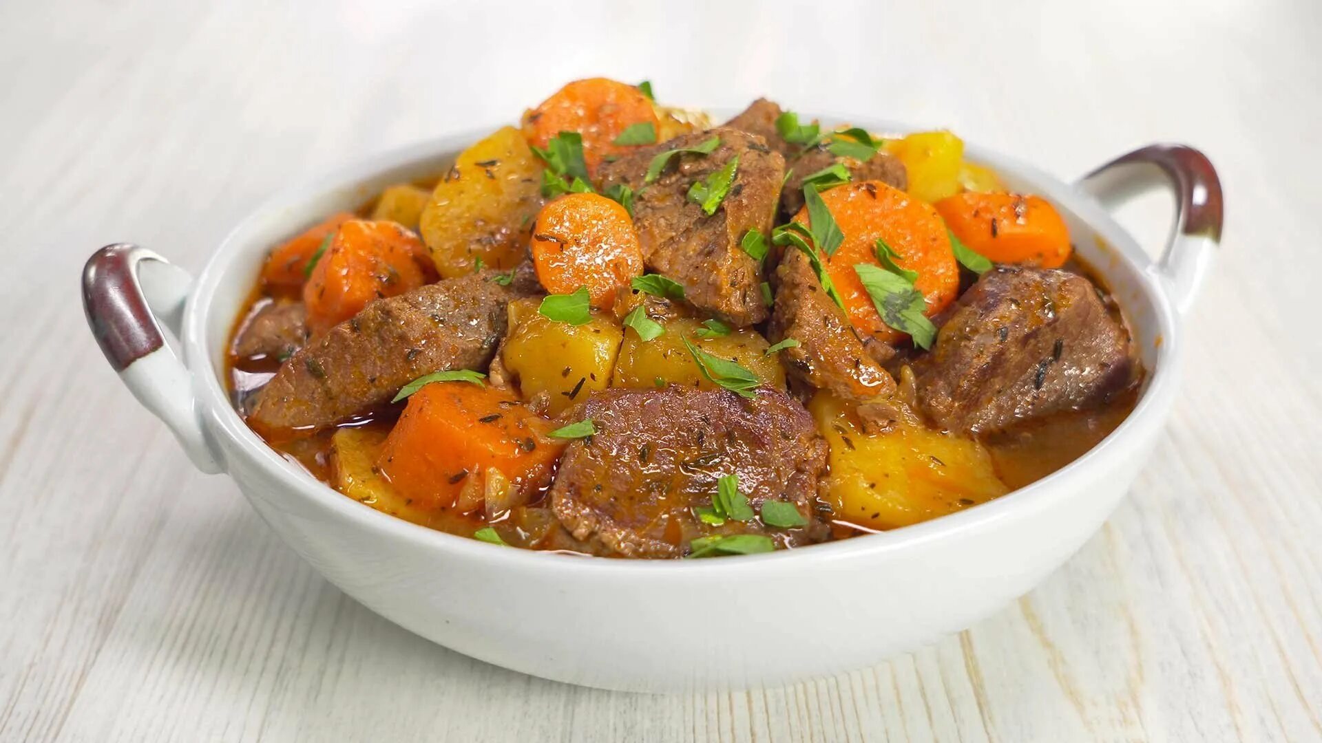 Мясо тушеное с овощами. Рагу со свининой. Мясо рагу говядина. Суповой набор баранина. Мясо рагу говядина.
