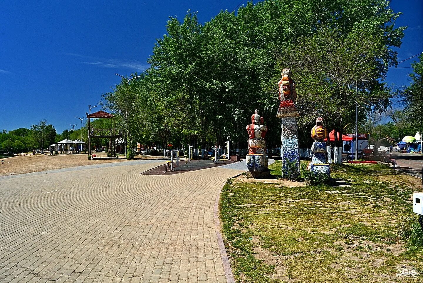 Караганда парк у озеро. Караганда парк победы. Центральный парк (караганда). Центральный парк (караганда). Памятник парк караганда центральный.