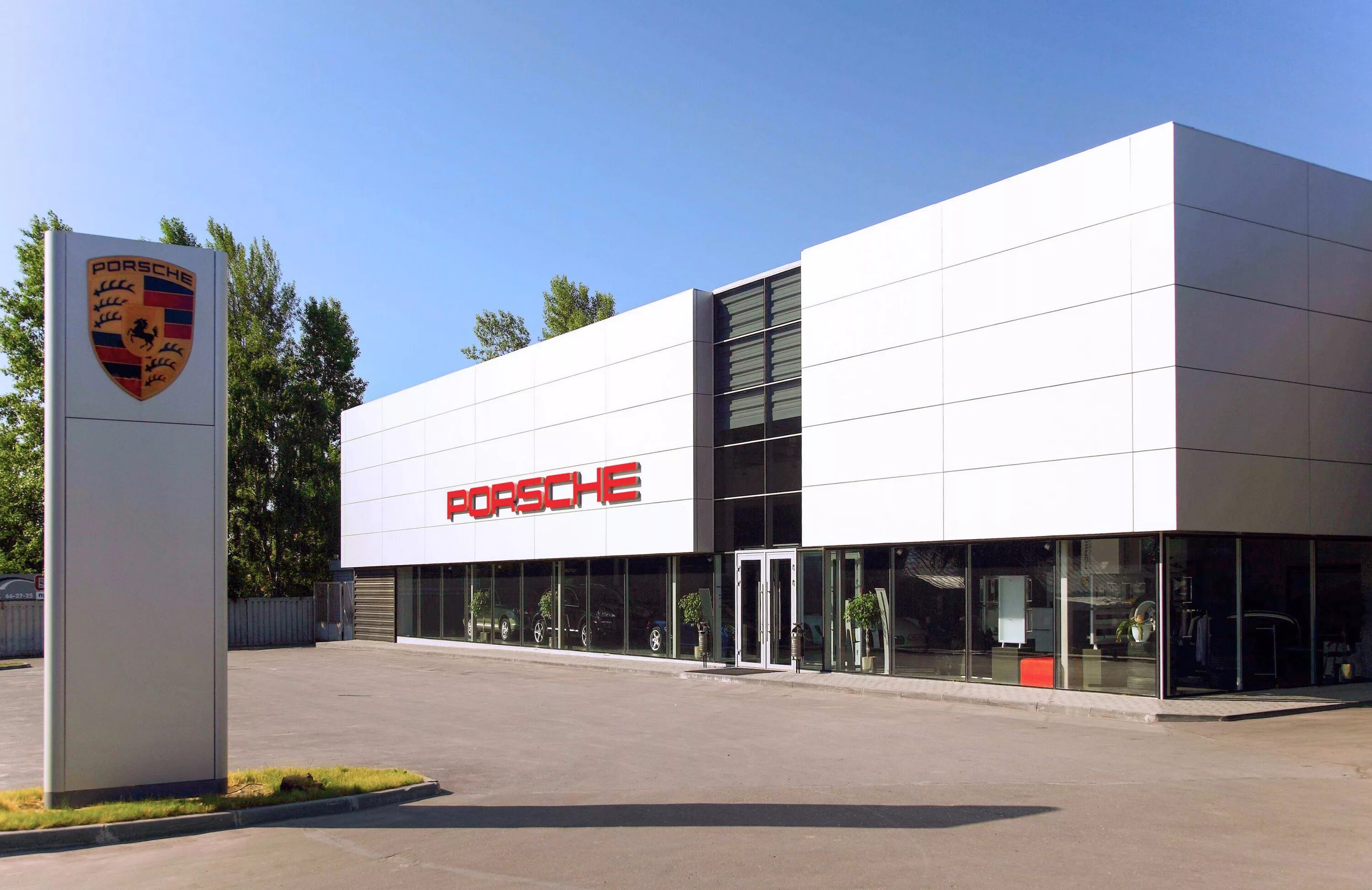 Дилерский центр порше. Порше центр москва на ленинградском шоссе. Салон порше в ижевске. Москва ленинградское шоссе 71а стр 10 порше центр москва. Автосалон порше.