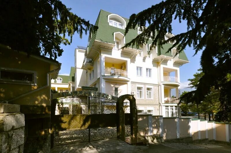 Гостиница империал ялта. Империал крым ялта. Империал 2011 ялта. Отель империал ялта. Отель империал ялта.