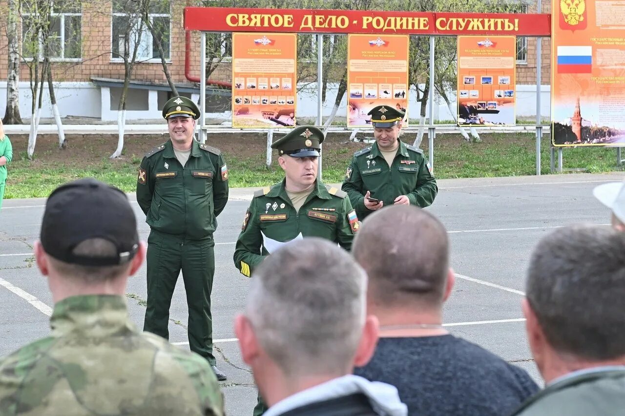 Три военных фото. Полиция ленинского района. Группа контрактников отправилась. Служба по контракту. Население харькова на 2023.