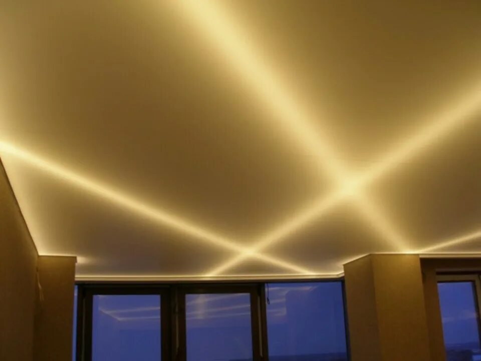 Купить освещения для натяжных потолков. Потолок с подсветкой. Натяжные потолки с подсветкой. Подвесной потолок с подсветкой. Подсветка на тяжногг потолка.