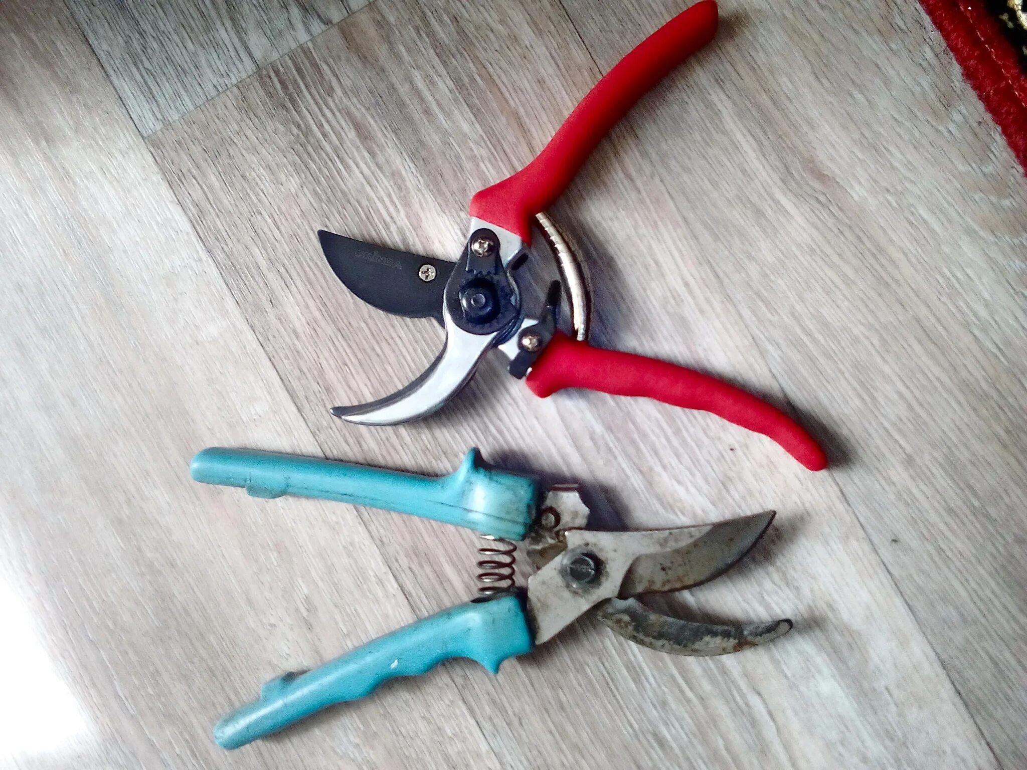 Raco 4206-53/143s. 109. 104 секатор lowe. Секатор росток. Секатор бош аккумуляторный.