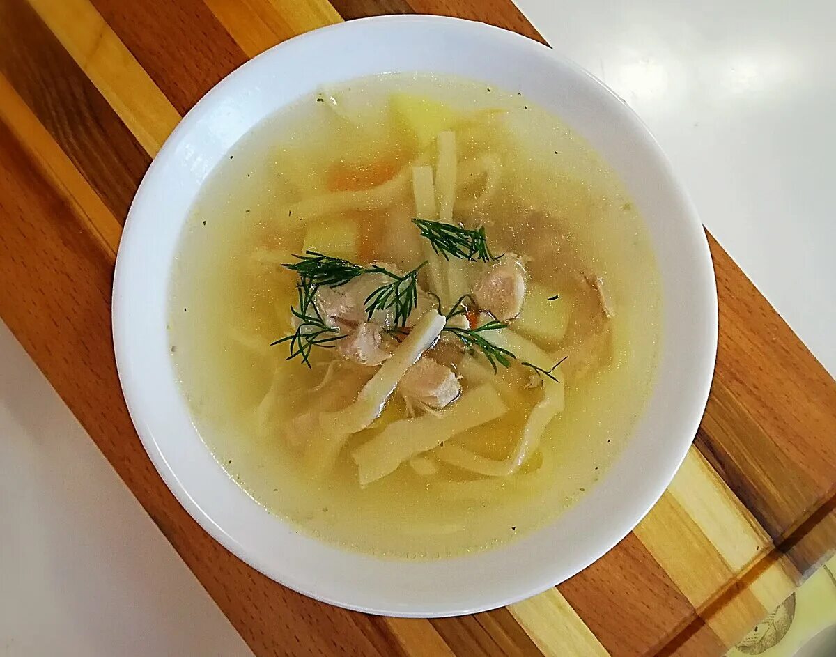 Лапша с бульоном и яйцом