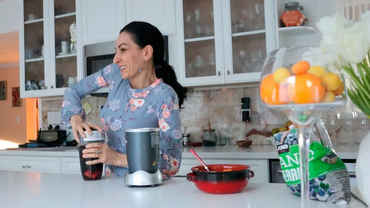 Видео эгине ютуб на русском. Эгине блоггер. Heghineh VLOGS in Russian. Heghine Cooking show in Russian. Доход Эгине блогера.