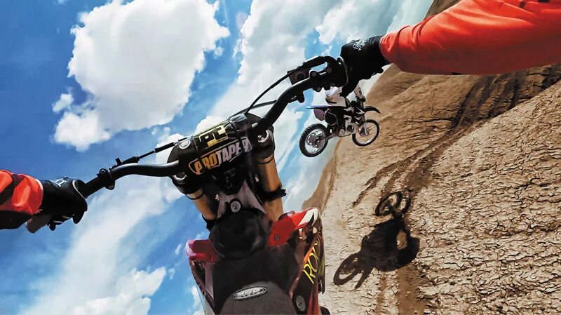 Человек с гоупро. Экшн-камера gopro surf hero. Gopro под водой. Экшн картинки. Экшн камера hero 6.