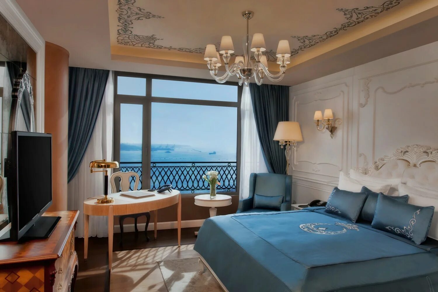 Сайт отелей стамбула. Босфорус отель Стамбул. CVK Park Bosphorus Hotel Istanbul. Отели Стамбула с видом на Босфор. Отель Пенинсула Стамбул Босфор.