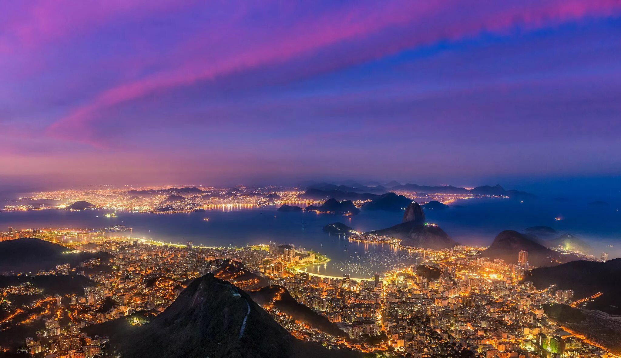 Красивый вид ночью. Рио-де-Жанейро (город в Бразилии). Рио-де-Жанейро Бразилия ночью. Ночной Рио де Жанейро. Рио де Жанейро виды города.