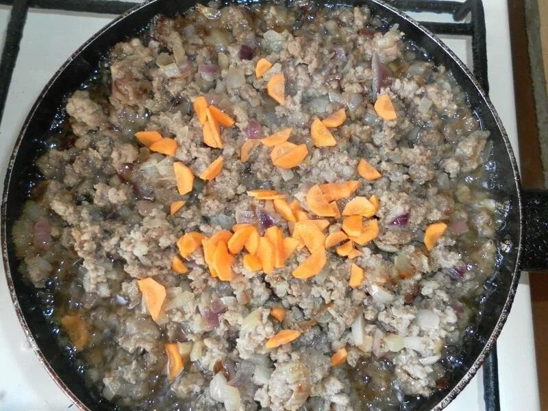 Гречка с фаршем и морковью. Гречка по-купечески в мультиварке. Гречка с овощами. Гречка с помидорами. Гречневая каша с фаршем.