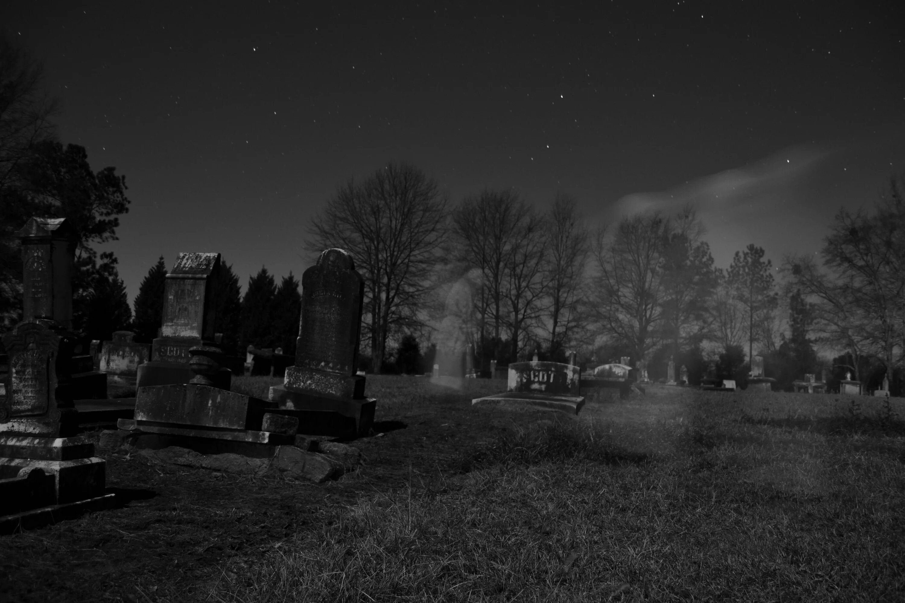 Graveyard chaos. Ночное кладбище. Кладбище ночью. Мрачное кладбище. Кладбище темное.