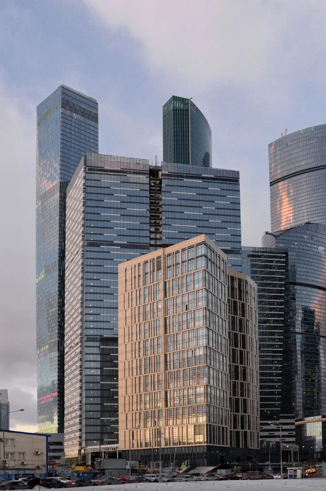 Башня iq москва сити. Iq квартал в москва сити. Iq квартал пресненская набережная. Башня iq москва сити. Башня айкью москва сити.