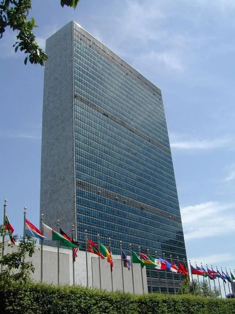 Город штаб оон. Штаб-квартира ООН В Нью-Йорке. Штаб-квартира ООН Ле Корбюзье. Здание штаб-квартиры ООН В Нью-Йорке. Здания ООН В Нью-Йорке (США).