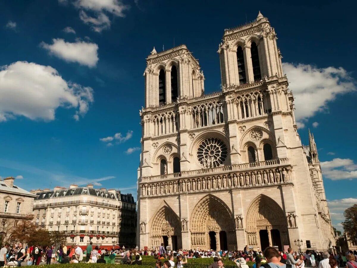Франция храм Парижской Богоматери. Базилика собора Парижской Богоматери.