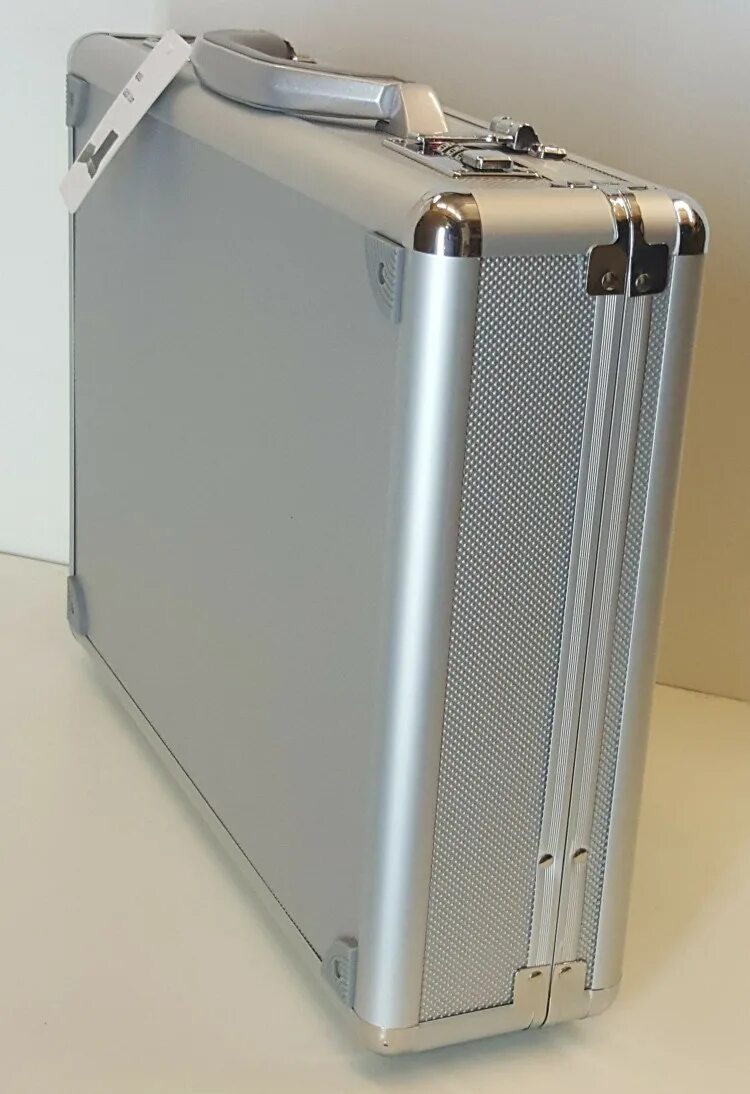 Металлический кейс large multibox. Алюминиевый кейс samsonite. Bwh koffer кейс. Чемодан tokio lcase. Кейс алюминиевый luxury poker.