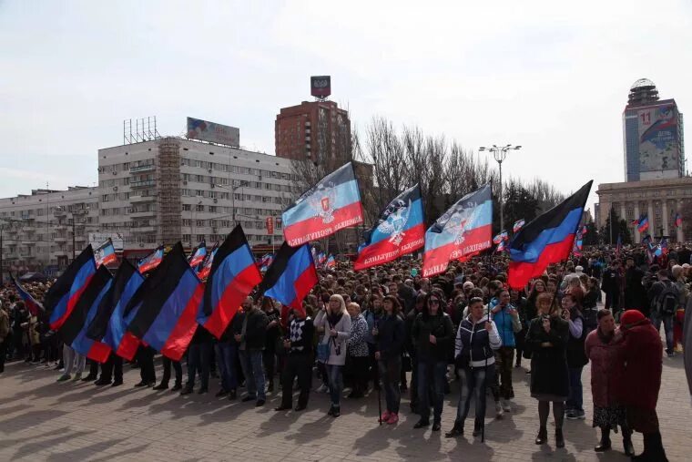 Провозглашение Республики ДНР. Провозглашение независимости ДНР 2014. 7 Апреля 2014 года провозглашение ДНР. В Донецке провозглашена Донецкая народная Республика. 14 апреля республика