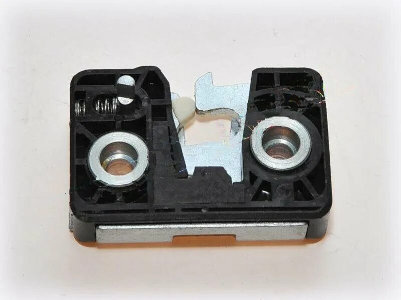 скобы на дверной замок ваз 2114. замок двери 2108. передняя пассажирская дверь лада 2114. замок двери наружный 2114. замок двери наружный 2114.