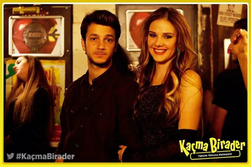 джастин лонг джиперс криперс. не убегай брат. джихан эрджан. школьник бежит. не убегай брат.