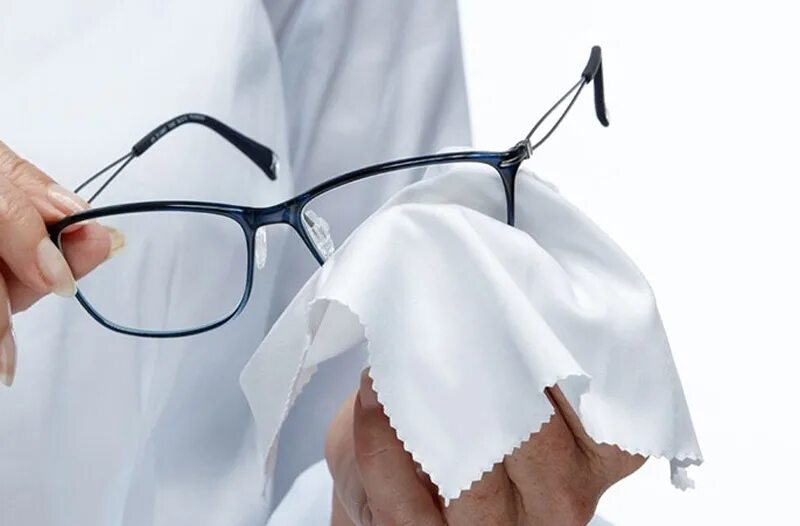10 essential makeup tips for girls with glasses - Project Vanity Clean glasses, 