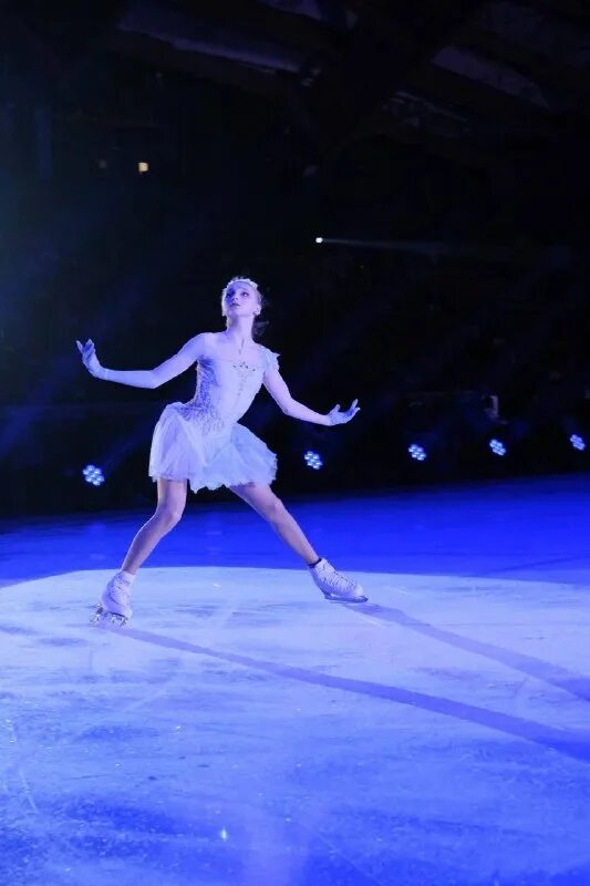 Ледовое шоу плющенко 2022 лебединое озеро. Косторная шоу плющенко. Шоу плющенко 2022 союз чемпионов. Плющенко 2023. Плющенко евгений лебединое.