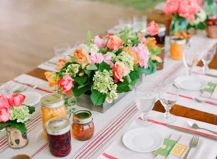 Spring table. Swiss lunch table flowers.