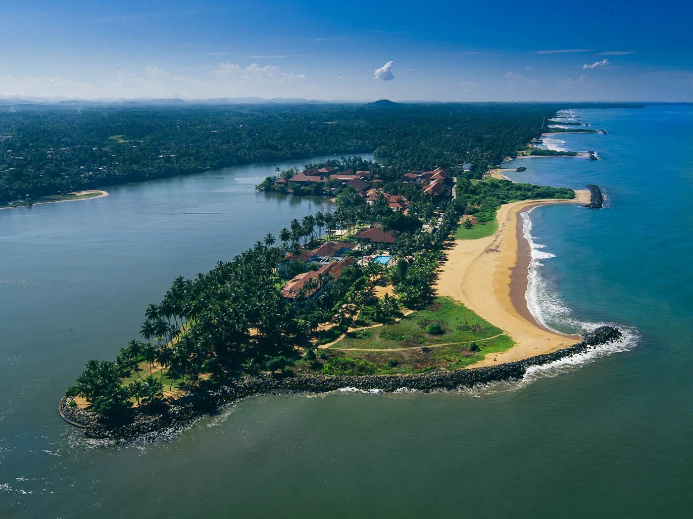 Шри ланка км. Калутара Шри Ланка. Шри Ланка курорт Калутара. Avani Kalutara Шри Ланка. Калутара Шри Ланка пляжи.