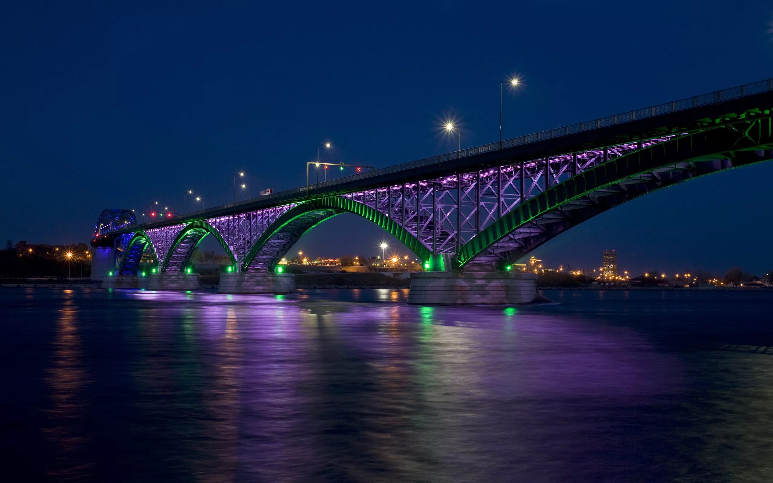 Гуляющий мост. Ночной мост харбин. николаев город мост. мост саратов энгельс.