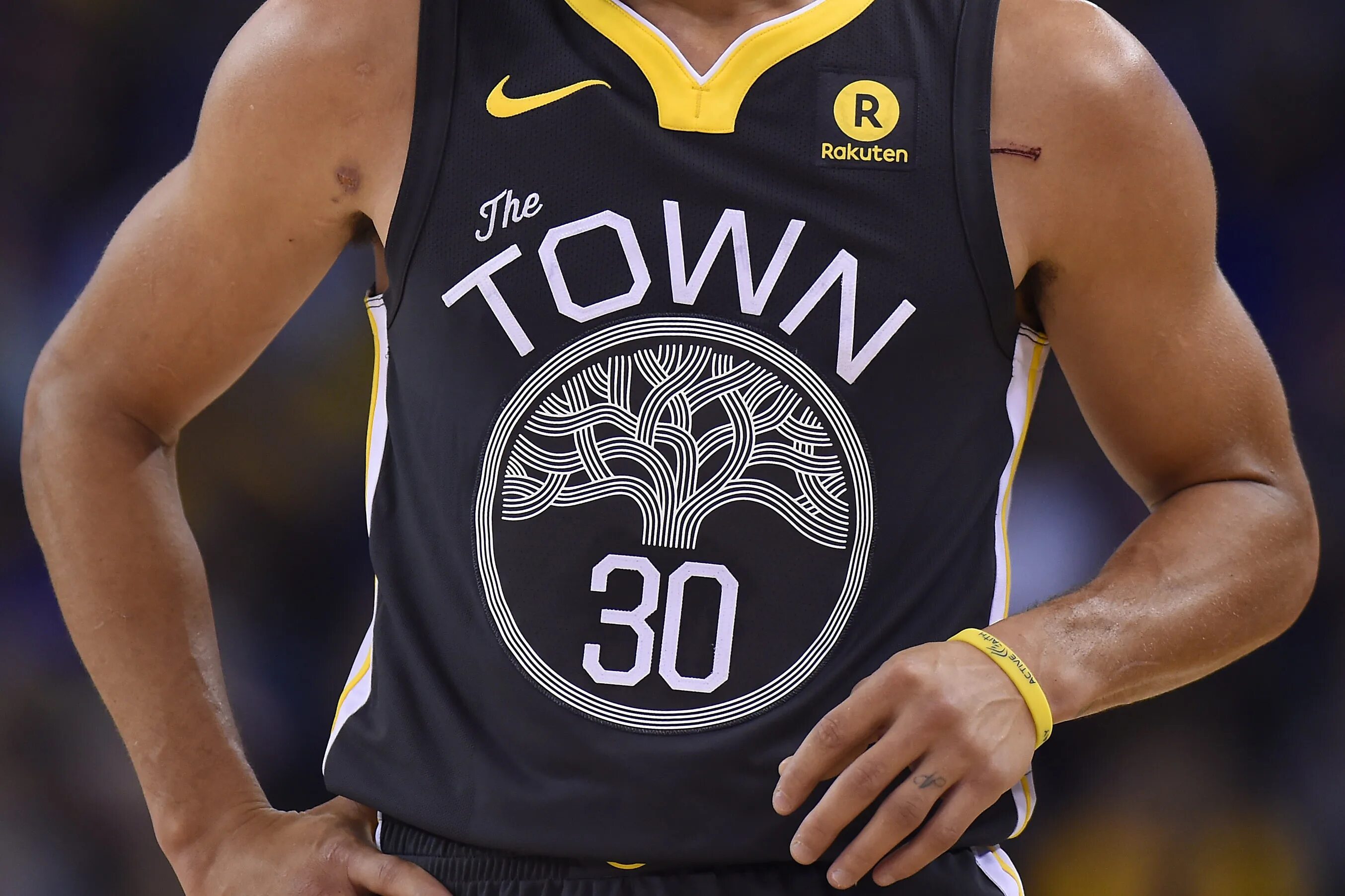 Город карри. Голден Стэйт джерси the Town. Stephen Curry Oakland Jersey. GSW City Edition. Golden State Warriors City Edition.