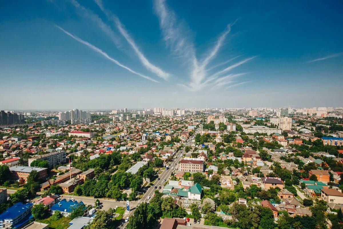 Краснодар краснодарский край вид на город. Город краснодар кубань ночью. Краснодар город. Как живется в краснодаре. Городское население краснодара.