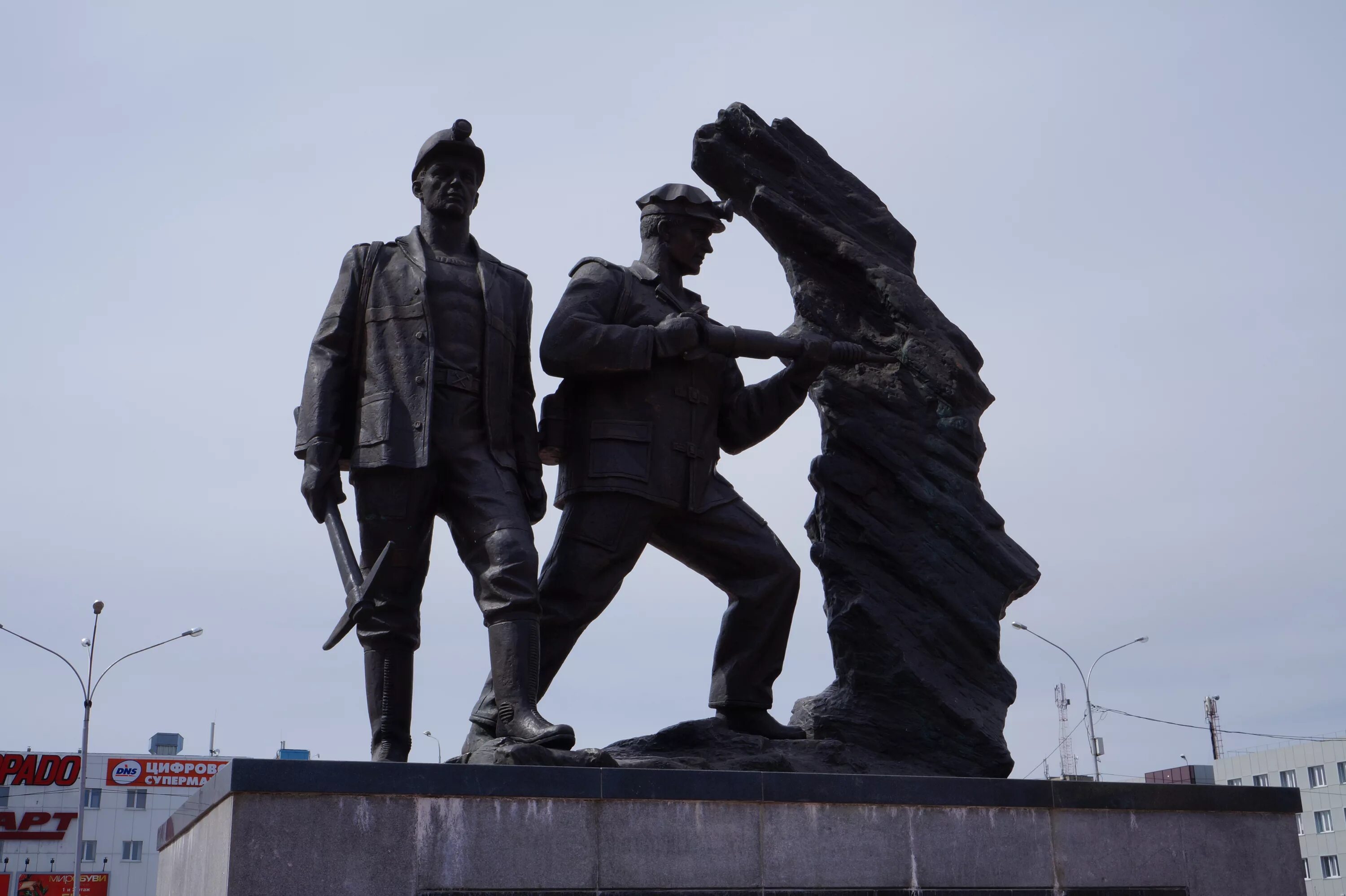 памятники. лучшее прокопьевск. сибирь город прокопьевск. площадь города прокопьевск. город прокопьевск кемеровская область.