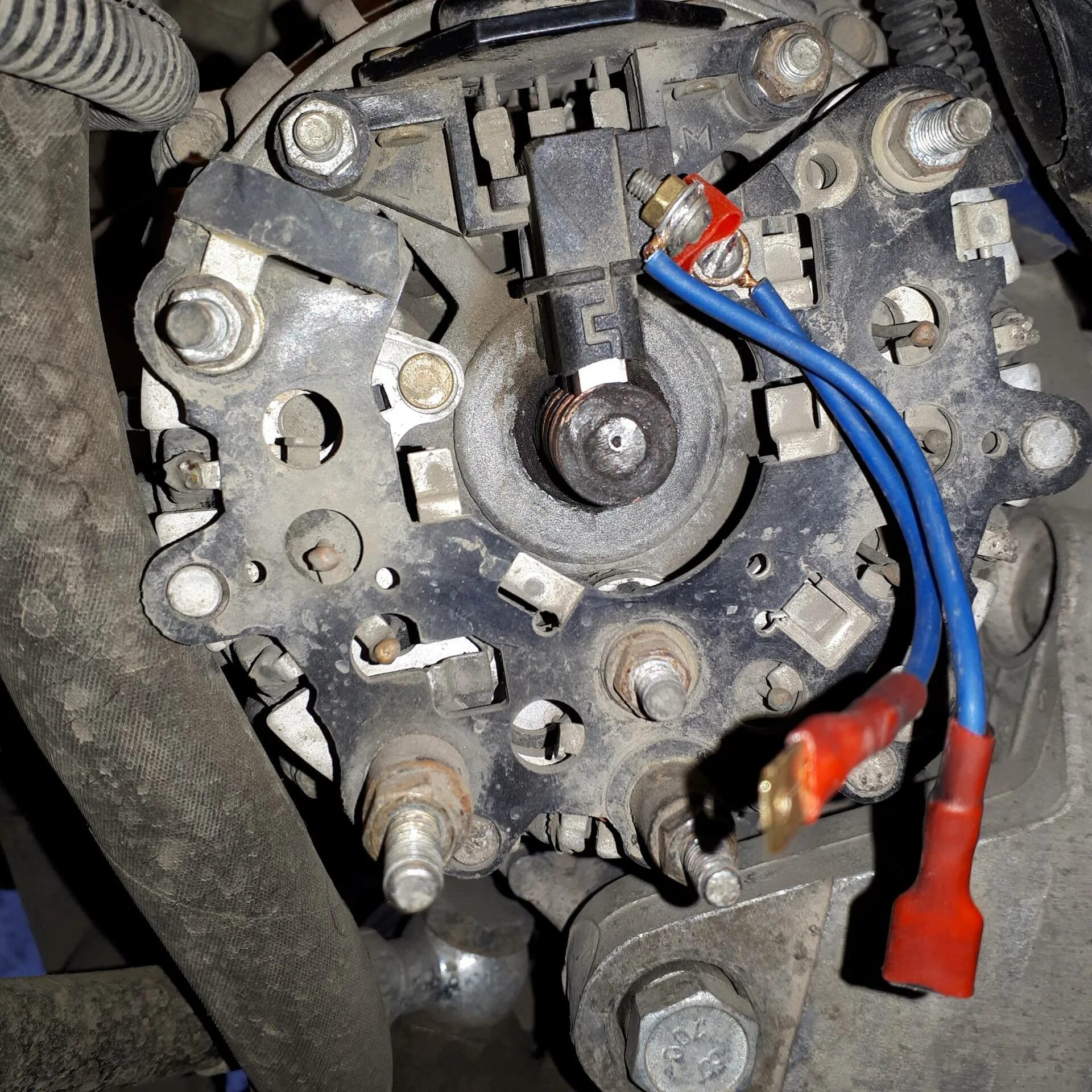 Как проверить заряд генератора. Генератор авто мультиметром. Прозвонка генератора ваз 2110 мультиметром. Зарядка ваз 2110 мультиметром. Заряд генератора.