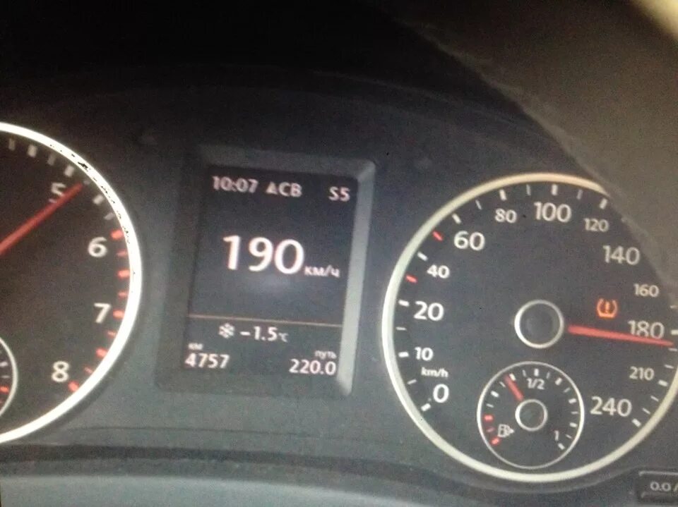 Спидометр джентра 200км. 190 км ч. 190 км ч. Приора 190 км ч. 190 км час на приоре 1 ночью.