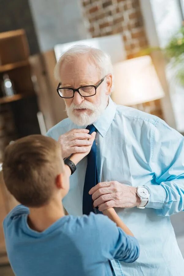 Пожилой мужчина в кафе. His grandfather is old. Внук. His grandfather is old. His grandfather is old.