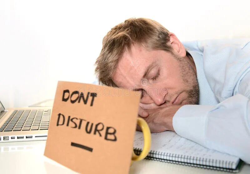 Take a nap. To take a nap. вздремнуть на работе. to have a nap. power nap.